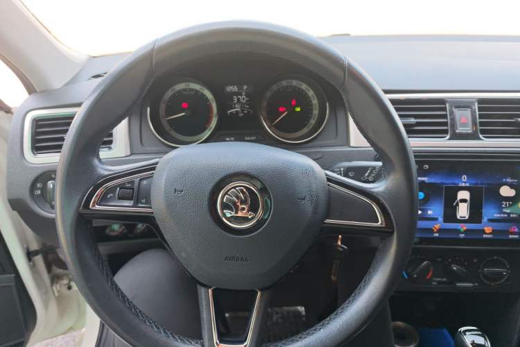 Used Skoda Rapid Spaceback 2018 1.6L Automatic Comfort Edition Steering Wheel