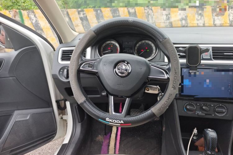 Used Skoda Rapid Spaceback 2018 1.6L Automatic Comfort Edition Steering Wheel