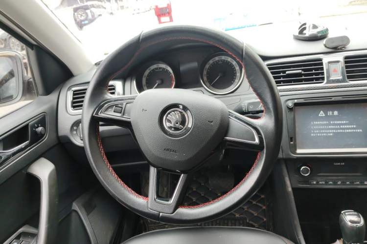 Used Skoda Rapid Spaceback 2018 1.6L Automatic Sport Edition Steering Wheel