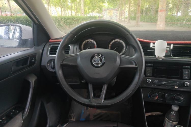 Used Skoda Rapid Spaceback 2018 1.6L Manual Standard Edition Steering Wheel