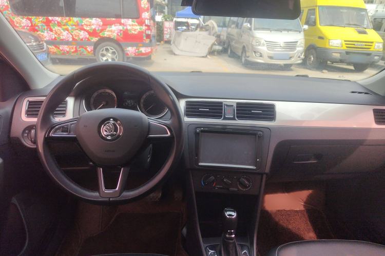 Used Skoda Rapid Spaceback 2018 1.6L Automatic Comfort Edition Steering Wheel
