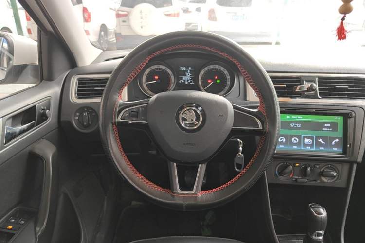 Used Skoda Rapid Spaceback 2018 1.6L Automatic Comfort Edition Steering Wheel
