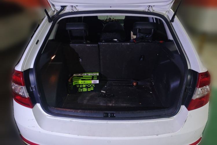 Used Skoda Rapid Spaceback 2018 1.6L Automatic Comfort Edition Trunk