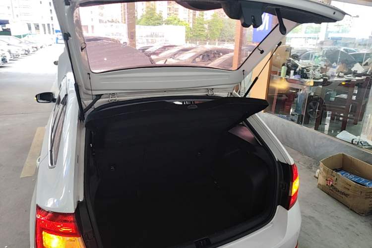 Used Skoda Rapid Spaceback 2018 1.6L Automatic Comfort Edition Trunk