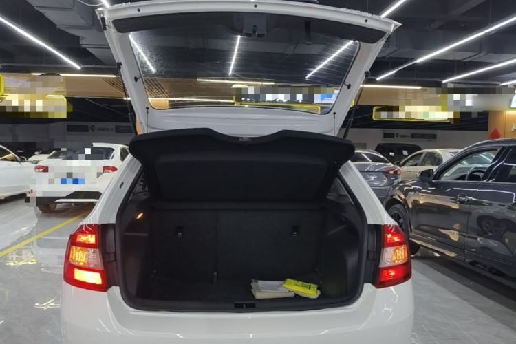 Used Skoda Rapid Spaceback 2018 1.6L Automatic Comfort Edition Trunk