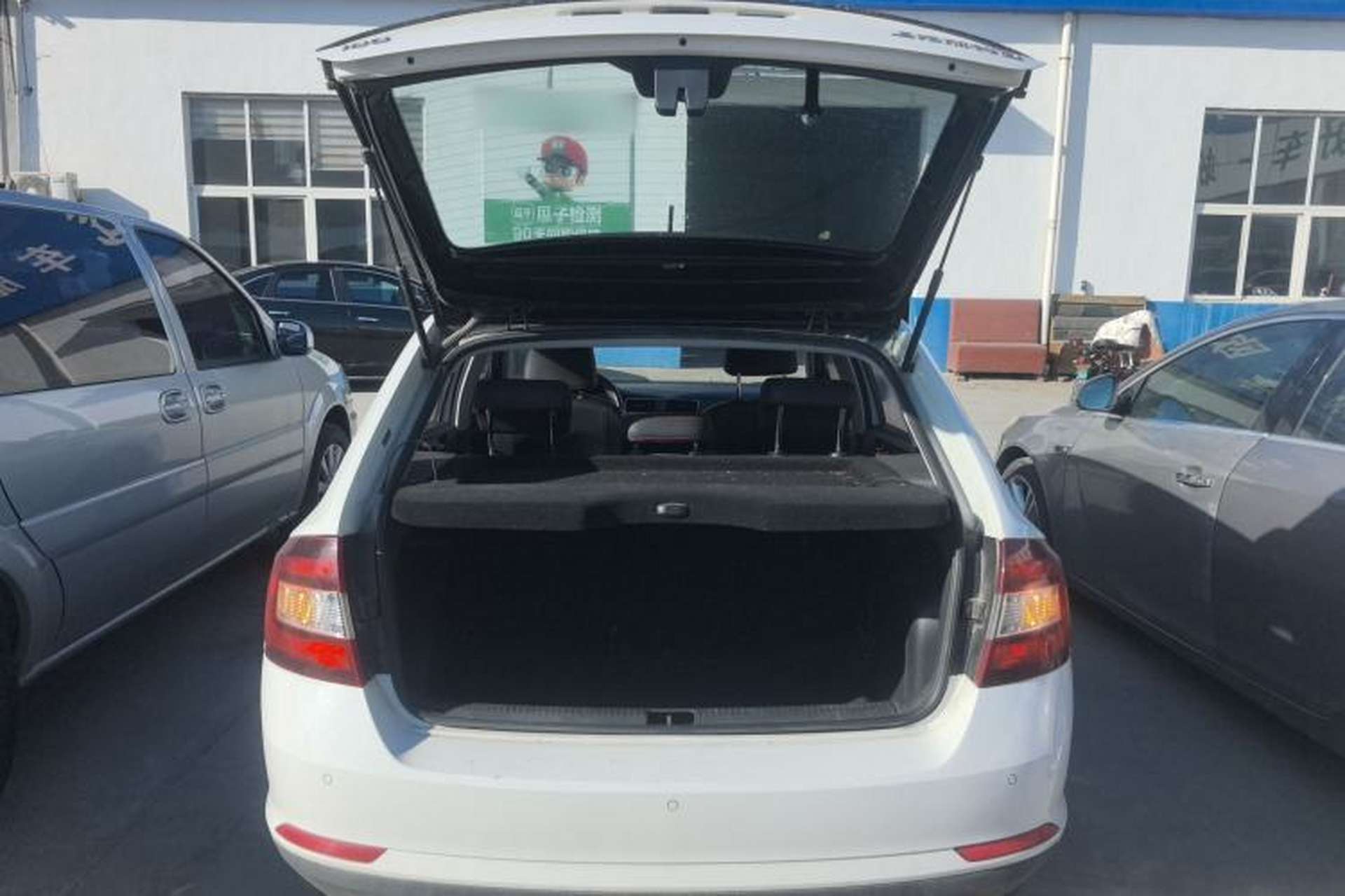 Used Skoda Rapid Spaceback 2018 1.6L Automatic Sport Edition Trunk