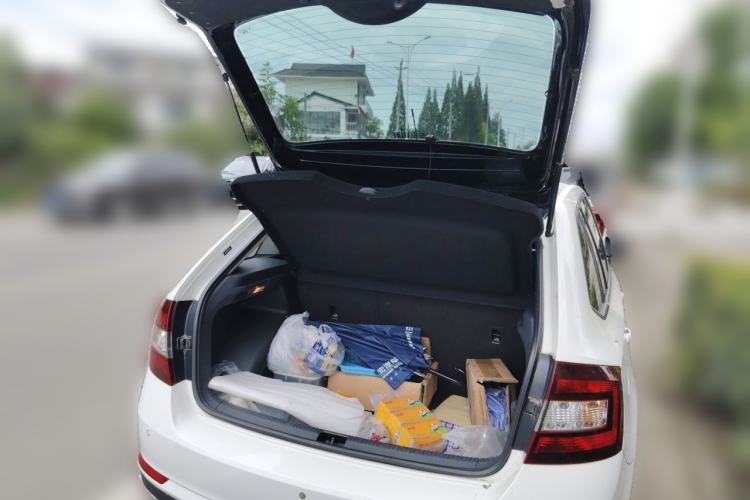 Used Skoda Rapid Spaceback 2018 1.6L Automatic Sport Edition Trunk