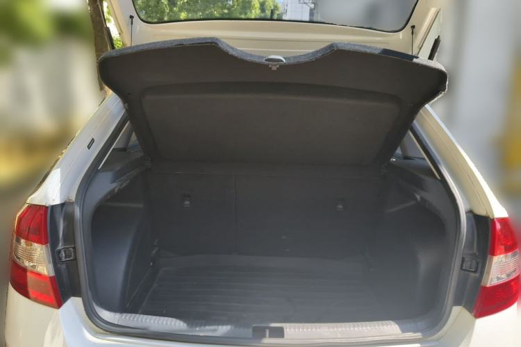 Used Skoda Rapid Spaceback 2018 1.6L Manual Comfort Edition Trunk