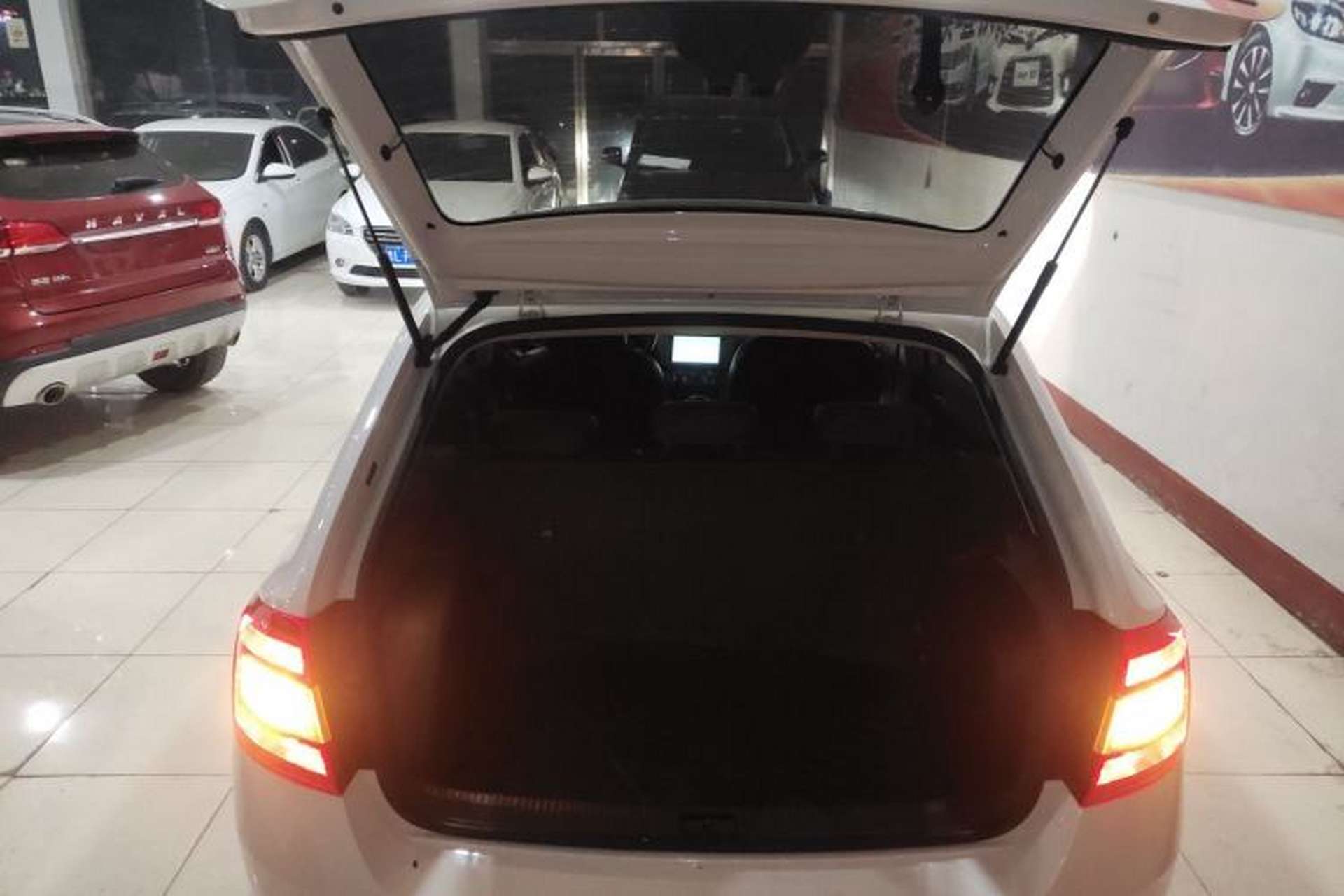 Used Skoda Rapid Spaceback 2018 1.6L Automatic Comfort Edition Trunk