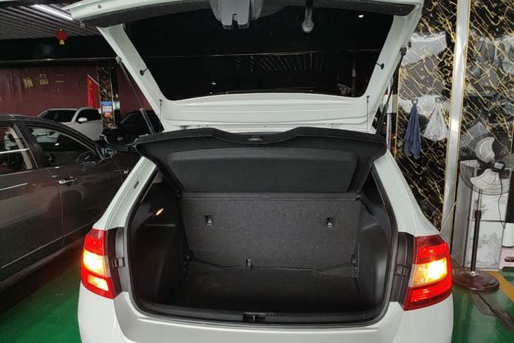 Used Skoda Rapid Spaceback 2018 1.4L Manual Standard Edition Trunk