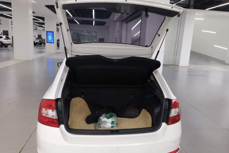 Used Skoda Rapid Spaceback 2018 1.6L Automatic Comfort Edition Trunk