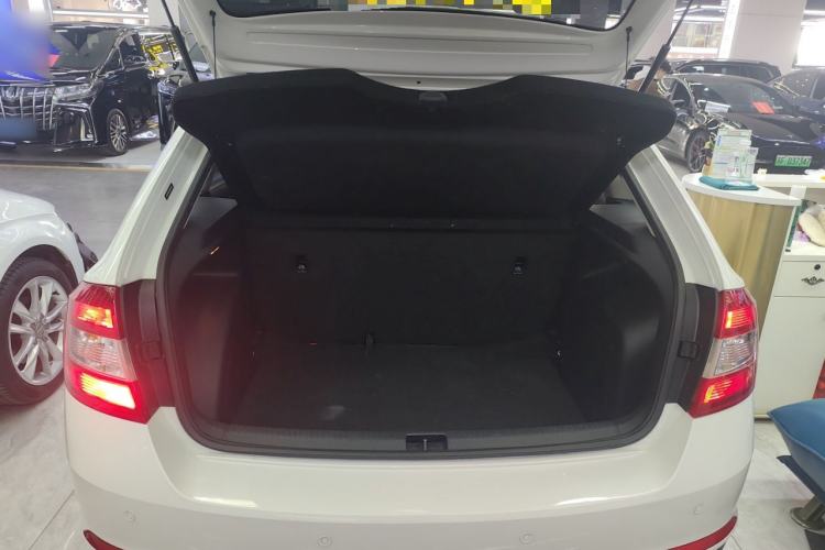 Used Skoda Rapid Spaceback 2018 1.6L Automatic Standard Edition Trunk