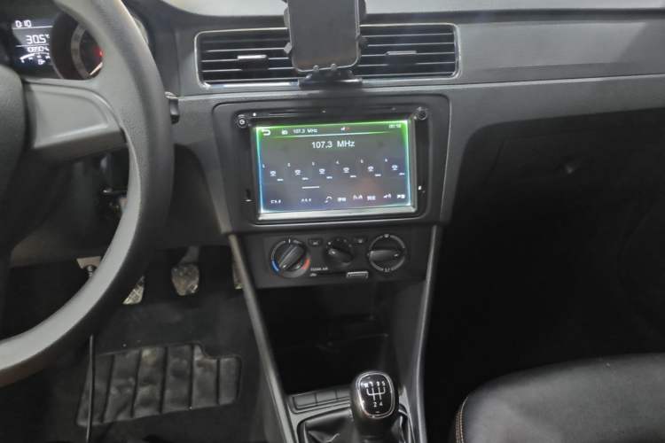 Used Skoda Rapid Spaceback 2018 1.4L Manual Standard Edition Audio And AC Panel