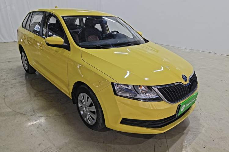 Used Skoda Rapid Spaceback 2018 1.4L Manual Standard Edition Front Right 45 Deg