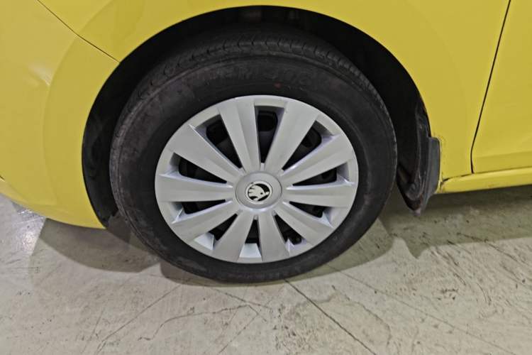 Used Skoda Rapid Spaceback 2018 1.4L Manual Standard Edition Left Front Wheel Hub