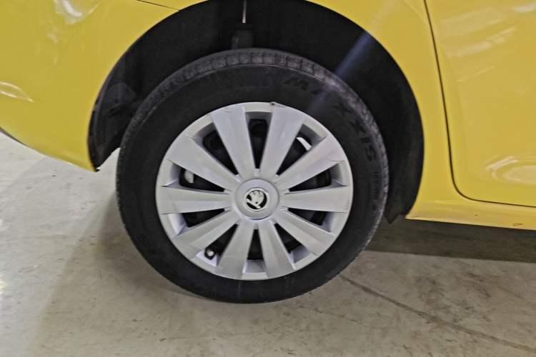 Used Skoda Rapid Spaceback 2018 1.4L Manual Standard Edition Right Rear Wheel Hub
