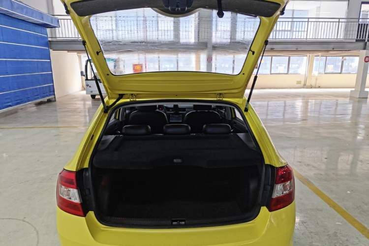 Used Skoda Rapid Spaceback 2018 1.4L Manual Standard Edition Trunk