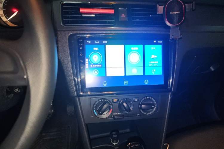 Used Skoda Rapid Spaceback 2019 1.5L Automatic Standard Edition Audio And AC Panel