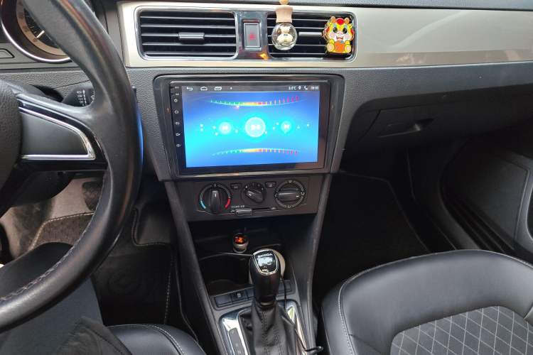Used Skoda Rapid Spaceback 2019 1.5L Automatic Comfort Edition Audio And AC Panel
