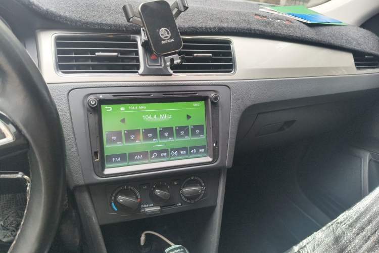 Used Skoda Rapid Spaceback 2019 1.5L Automatic Comfort Edition Audio And AC Panel