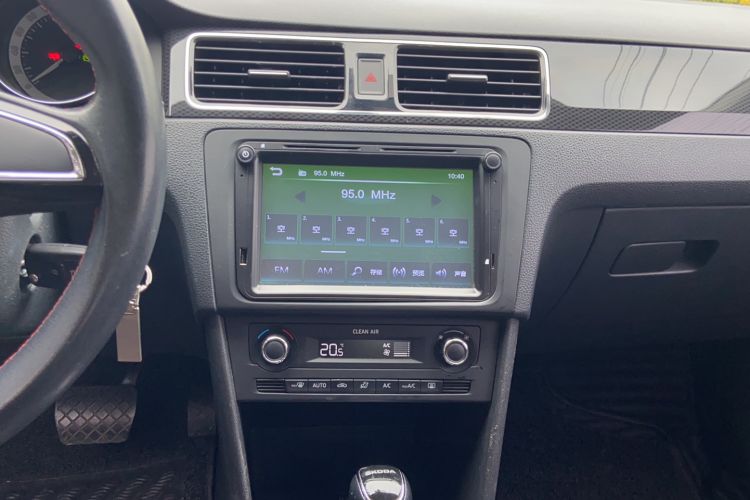 Used Skoda Rapid Spaceback 2019 1.5L Automatic Sport Edition China VI Standard Audio And AC Panel