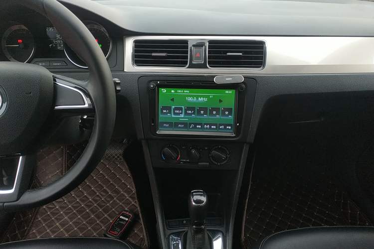 Used Skoda Rapid Spaceback 2019 1.5L Automatic Comfort Edition Audio And AC Panel