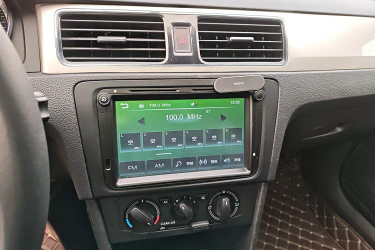 Used Skoda Rapid Spaceback 2019 1.5L Automatic Comfort Edition Audio And AC Panel
