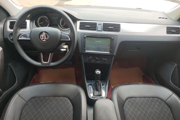 Used Skoda Rapid Spaceback 2019 Revised Version 1.5L Automatic Comfort Edition China VI Standard Center Console