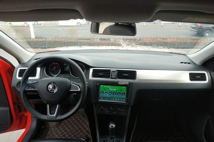 Used Skoda Rapid Spaceback 2019 1.5L Automatic Comfort Edition Center Console