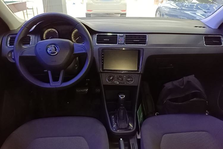 Used Skoda Rapid Spaceback 2019 Revised Version 1.5L Automatic Standard Edition China V Standard Center Console