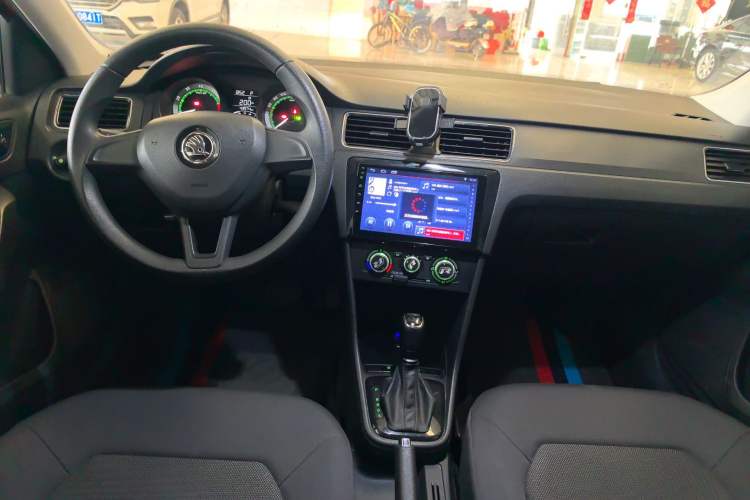 Used Skoda Rapid Spaceback 2019 Revised Version 1.5L Automatic Standard Edition China VI Center Console