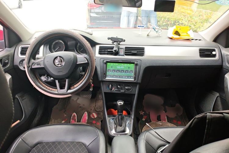 Used Skoda Rapid Spaceback 2019 Revised Version 1.5L Automatic Comfort Edition China VI Standard Center Console