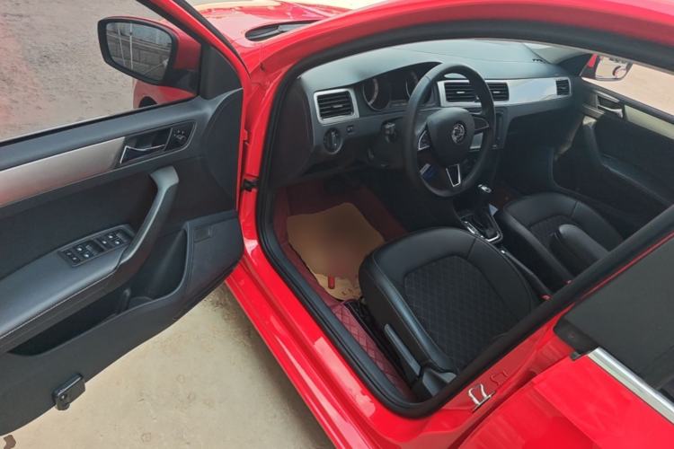 Used Skoda Rapid Spaceback 2019 Revised Version 1.5L Automatic Comfort Edition China VI Standard Driver Seat