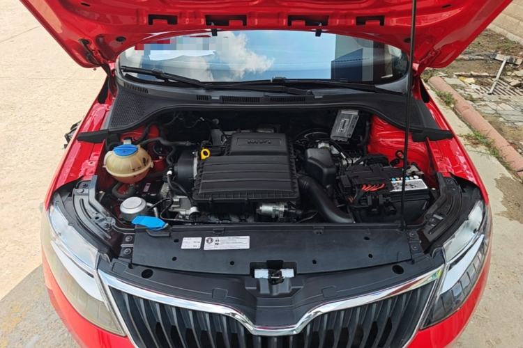 Used Skoda Rapid Spaceback 2019 Revised Version 1.5L Automatic Comfort Edition China VI Standard Engine Bay