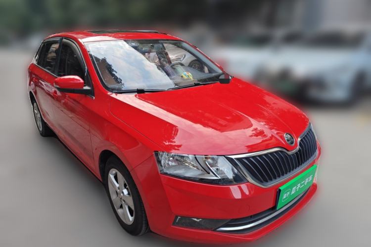 Used Skoda Rapid Spaceback 2019 1.5L Automatic Comfort Edition Front Right 45 Deg