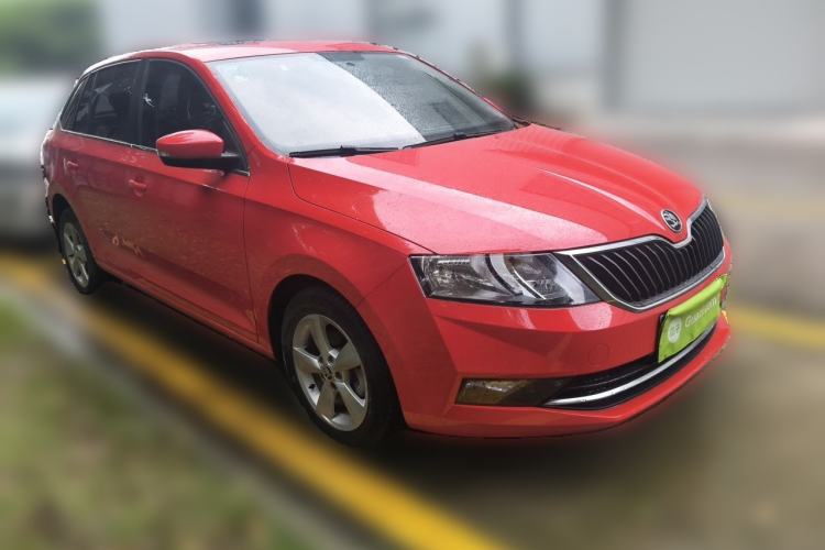 Used Skoda Rapid Spaceback 2019 1.5L Automatic Comfort Edition Front Right 45 Deg