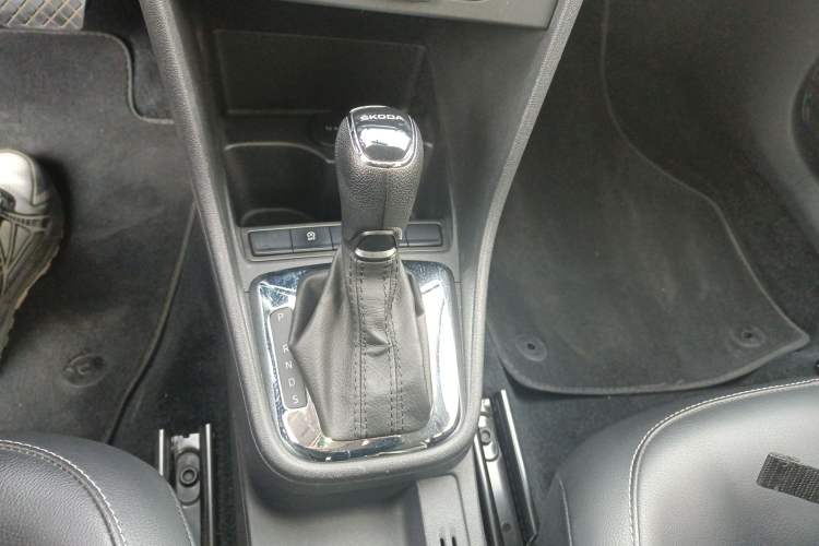 Used Skoda Rapid Spaceback 2019 1.5L Automatic Comfort Edition Gear Lever