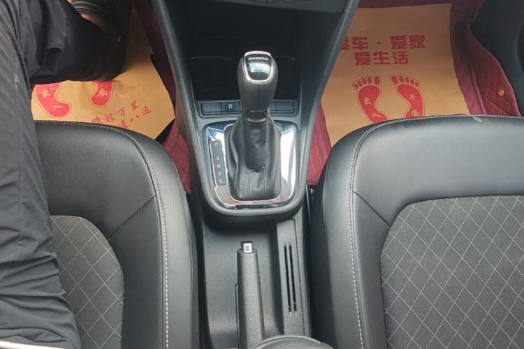 Used Skoda Rapid Spaceback 2019 Revised Version 1.5L Automatic Comfort Edition China VI Standard Gear Lever
