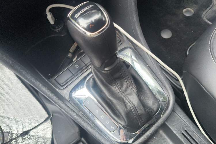 Used Skoda Rapid Spaceback 2019 1.5L Automatic Comfort Edition Gear Lever