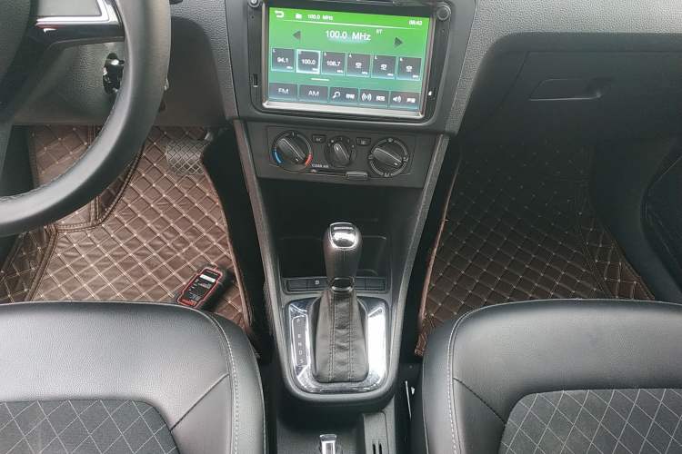 Used Skoda Rapid Spaceback 2019 1.5L Automatic Comfort Edition Gear Lever