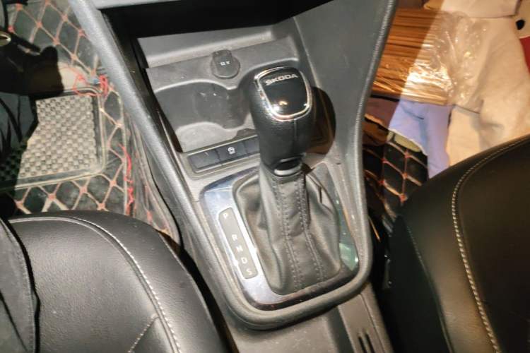 Used Skoda Rapid Spaceback 2019 1.5L Automatic Comfort Edition Gear Lever