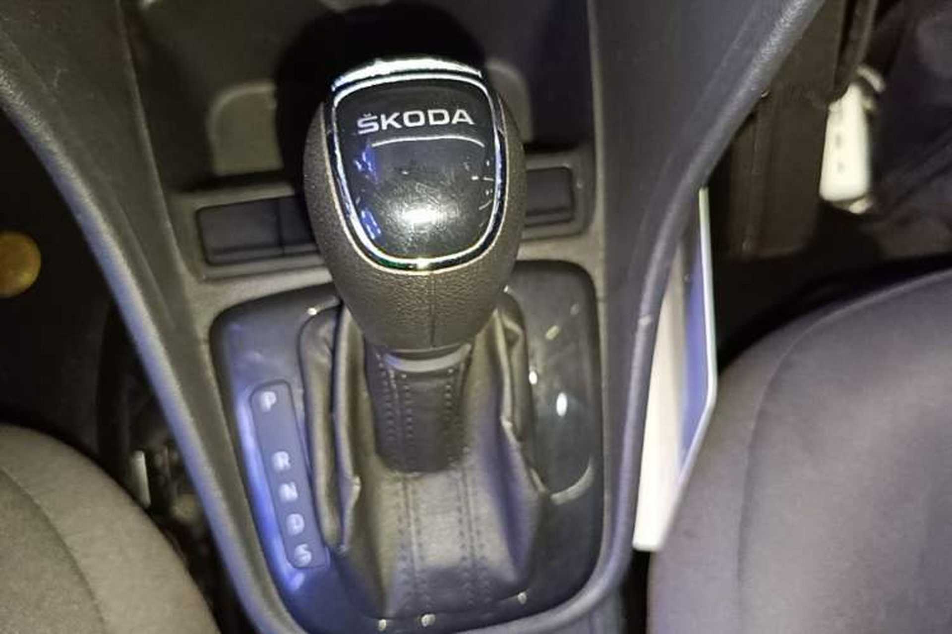 Used Skoda Rapid Spaceback 2019 Revised Version 1.5L Automatic Standard Edition China V Standard Gear Lever