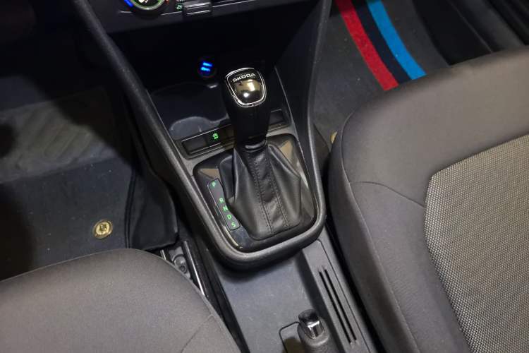 Used Skoda Rapid Spaceback 2019 Revised Version 1.5L Automatic Standard Edition China VI Gear Lever