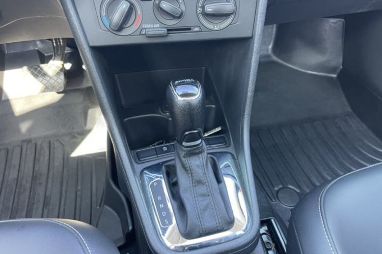 Used Skoda Rapid Spaceback 2019 Revised Version 1.5L Automatic Comfort Edition China VI Standard Gear Lever