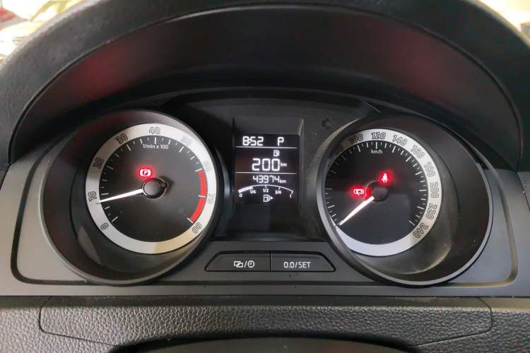 Used Skoda Rapid Spaceback 2019 Revised Version 1.5L Automatic Standard Edition China VI Instrument Cluster