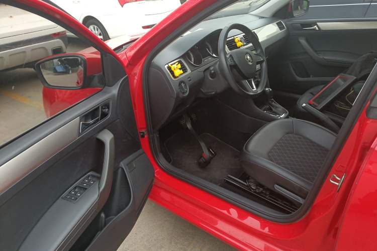 Used Skoda Rapid Spaceback 2019 1.5L Automatic Comfort Edition Interior 3