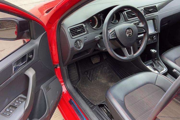 Used Skoda Rapid Spaceback 2019 1.5L Automatic Sport Edition China VI Standard Interior 3