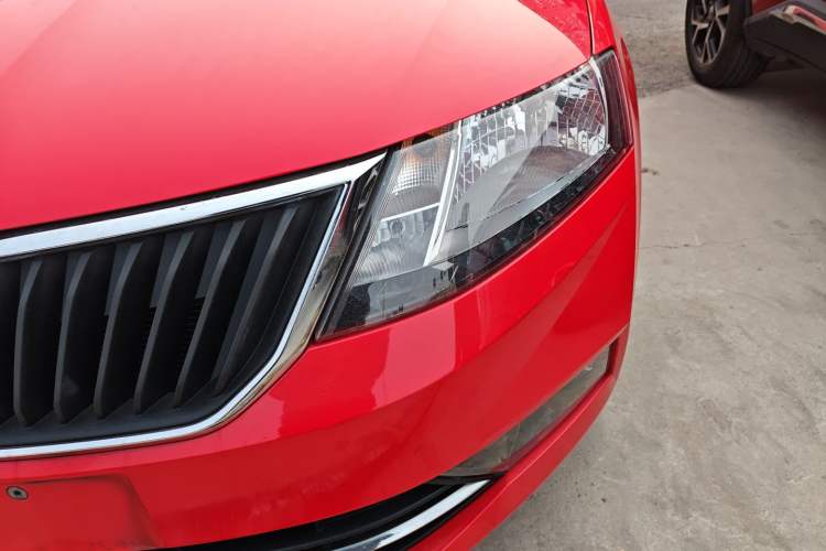 Used Skoda Rapid Spaceback 2019 1.5L Automatic Comfort Edition Left Front Headlight