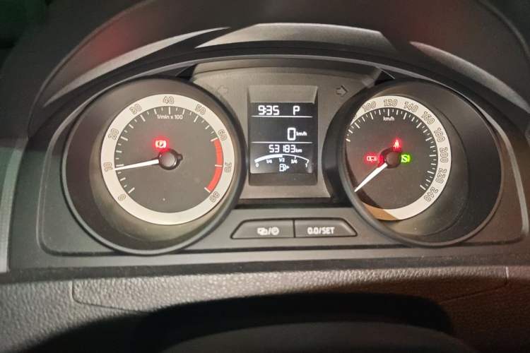 Used Skoda Rapid Spaceback 2019 1.5L Automatic Standard Edition Odometer Close Up