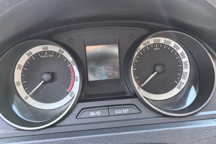 Used Skoda Rapid Spaceback 2019 1.5L Automatic Comfort Edition Odometer Close Up